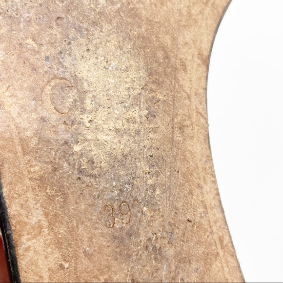 CHLOE Scalloped Criss Cross black leather sandals - Picture 8 of 9